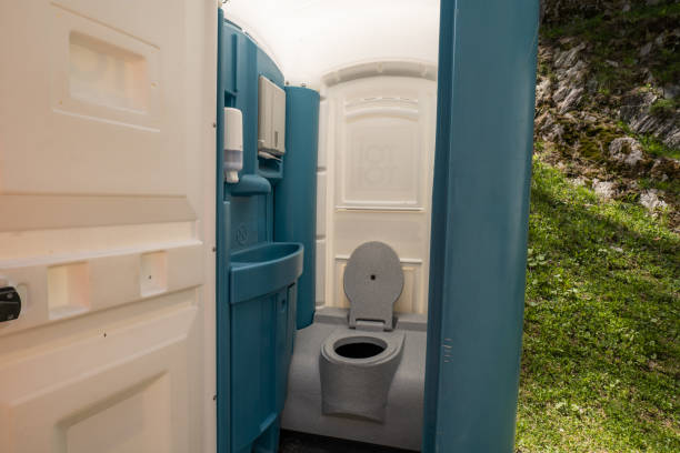 Best Restroom trailer rental cost  in New London, WI